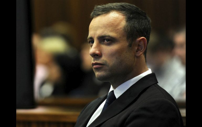 Pistorius sostiene que la mató por accidente, al confundirla con un intruso. EFE /