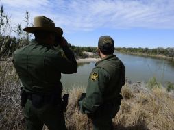 Se pidió a los agentes fronterisos buscar refugio en vez de realizar disparos con armas de fuego. ARCHIVO /