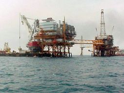 Los inconformes escribieron en pancartas frases como 'PEMEX cómplice de Oceanografía'. ARCHIVO /