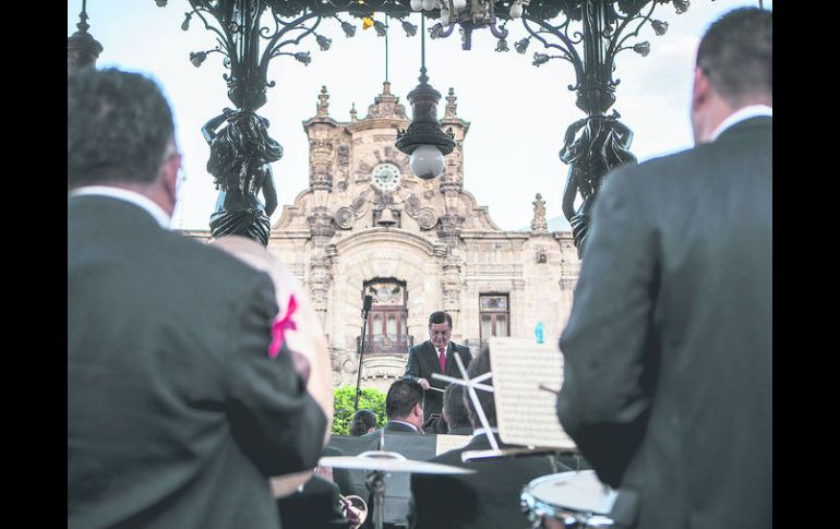 Concierto en rojo. Los músicos entablarán un diálogo con autoridades de la SC para analizar su caso; mientras tanto, protestan.  /