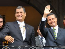 El presidente de Ecuador, Rafael Correa (i) y el Presidente de México, Enrique Peña Nieto. AFP /