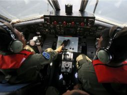 Brigadas de seis países diferentes realizan la búsqueda del aeroplano que llevaba 239 personas. AFP /