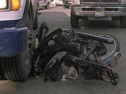 El estado de salud del conductor de la moto se reporta como delicado. ARCHIVO /