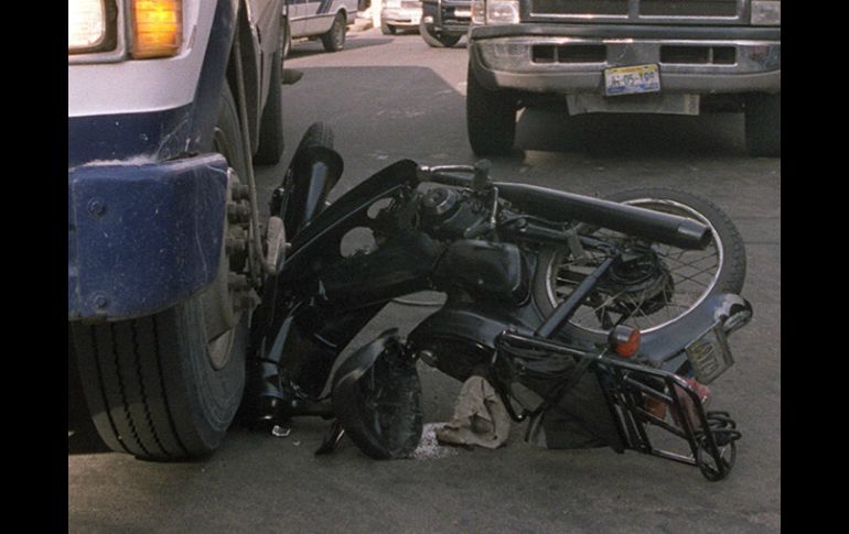 El estado de salud del conductor de la moto se reporta como delicado. ARCHIVO /