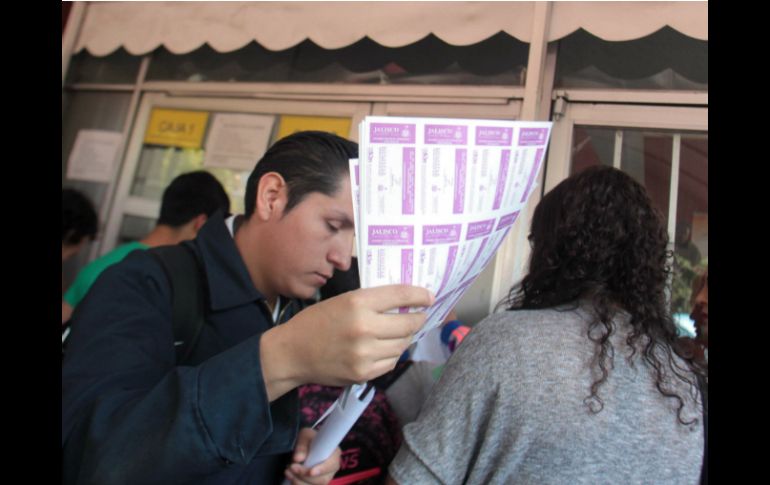 El gobierno de Jalisco espera este año beneficiar a 75 mil estudiantes con los bienevales. ARCHIVO /