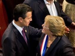 El Presidente Peña Nieto saluda a la nueva presidenta de Chile, Michelle Bachelet. AP /