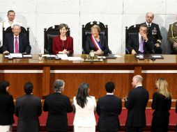 Michelle Bachellet toma protesta a 23 ministros chilenos. AP /