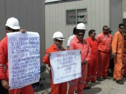 Trabajadores de Oceanografía mantienen un bloqueo desde el viernes pasado en las entradas principales al puerto industrial. SUN /