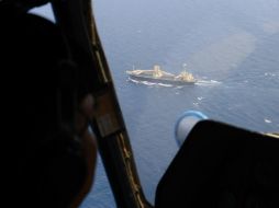 Toma aérea de un buque vietnamita en medio de las tareas de búsqueda de la aeronave. AFP /