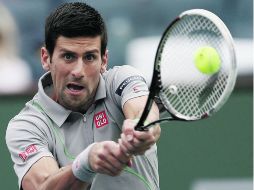 Djokovic. Concentrado, arremete contra González, ganando el juego. EFE /