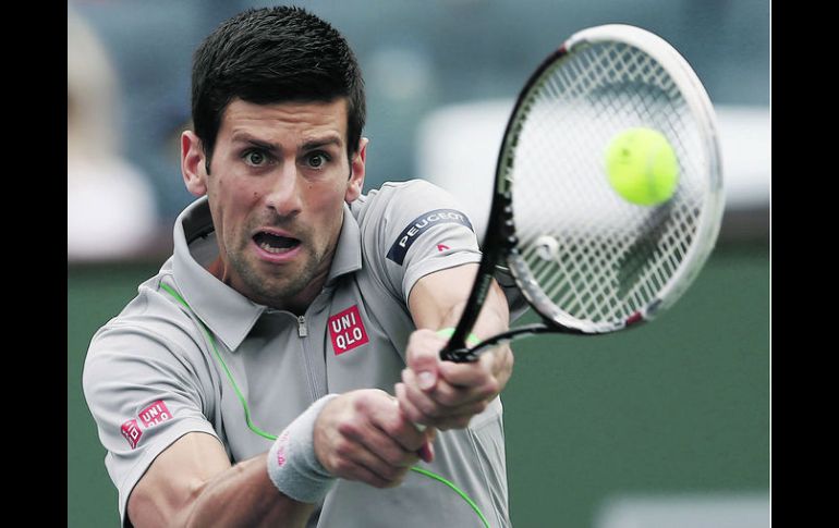 Djokovic. Concentrado, arremete contra González, ganando el juego. EFE /