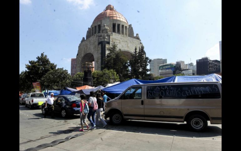 Indican que desde la próxima semana reforzarán el plantón en el Monumento a la Revolución en el DF. ARCHIVO /