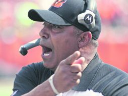 Por una victoria en enero. Marvin Lewis tiene marca de 0-5 en Playoffs. AP /