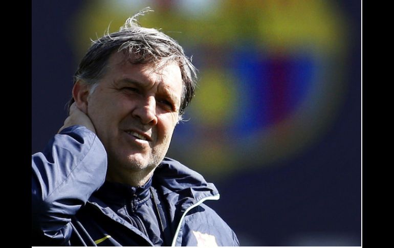 El entrenador del Barcelona, Gerardo ''Tata'' Martino, durante el entrenamiento del equipo de cara al partido contra el Osasuna. EFE /