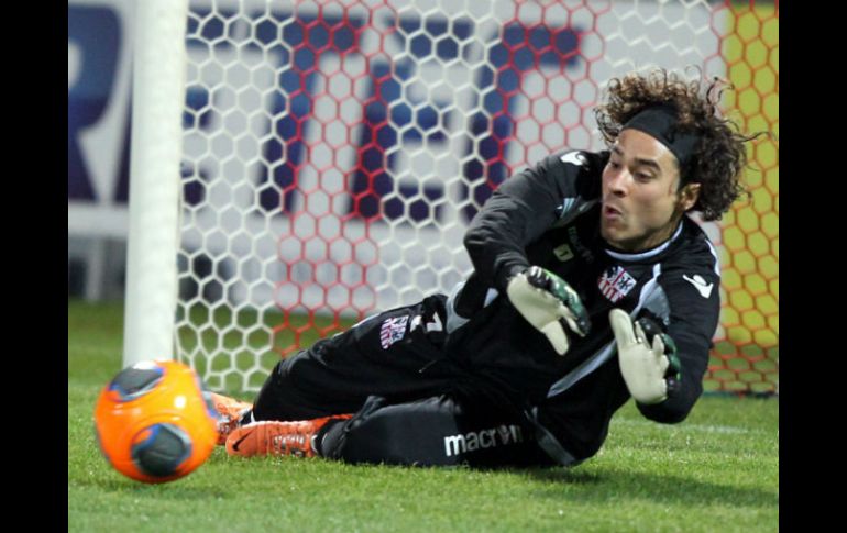 Ochoa durante el partido contra Guingamp. AFP /