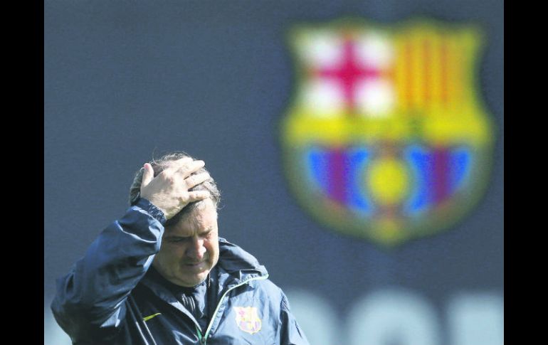 El técnico del Barça, Gerardo ''Tata'' Martino, no cuenta ni con Puyol ni con Piqué, ambos lesionados. EFE /