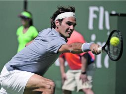 Roger Federer está viviendo un gran comienzo de temporada, tras vencer en Dubái y alcanzar las semifinales en el Abierto de Australia. AP /