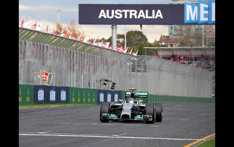 Nico Rosberg supo mantenter el ritmo de carrera desde la primera vuelta para ganar Melbourne. AFP /