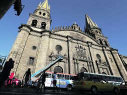 Con la instalación de luminarias en sitios estratégicos, la Catedral tapatía tendrá un nuevo rostro por las noches.  /