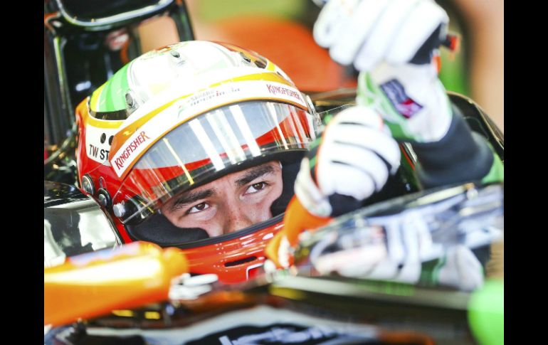 El mexicano tiene sus primeras unidades con Force India. EFE /