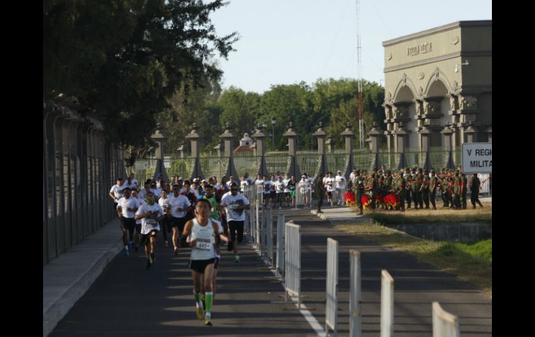 Calles y vías de la V Región Militar fueron escenario de la 4° Carrera Militar que se celebra en Jalisco.  /