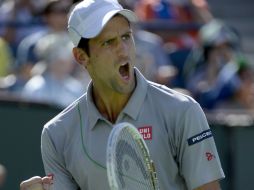 Novak Djokovic celebra su triunfo en la final del torneo de Indian Wells. EFE /