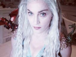 La cantante aparece caracterizada como Daenerys Targaryen. Tomada de @Madonna ESPECIAL /