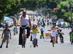 Familias asisten a las múltiples actividades recreativas y deportivas que se ofrecen a lo largo de la ruta.  /