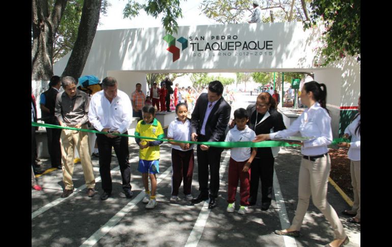 El gobernador, Aristóteles Sandoval y el alcalde Alfredo Barba asistieron a la inauguración de la unidad. ESPECIAL /