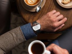 El Moto 360 podrá manejarse con comandos de voz para buscar en Internet y controlar aspectos de nuestro teléfono. ESPECIAL /