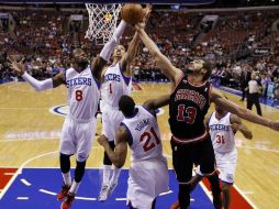 El reserva D.J. Augustin consiguió 20 puntos y lideró el triunfo de los Bulls de Chicago contra los Sixers de Filadelfia. AP /