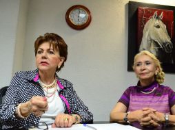 Araceli Escalante (izq) y Alma Guadalupe Salas (der) recalcaron los beneficios fiscales que trae la contratación de adultos mayores.  /