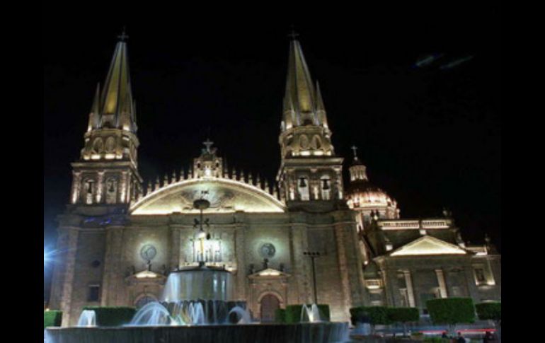 El encendido de la Catedral forma parte de la política Luz y Vida del Centro. ARCHIVO /