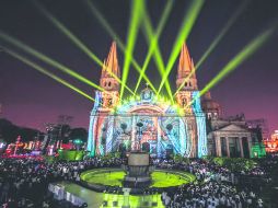 ATRACTIVO.La nueva iluminación de la Catedral de Guadalajara servirá para revivir el Centro Histórico tapatío y atraer a más paseantes.  /