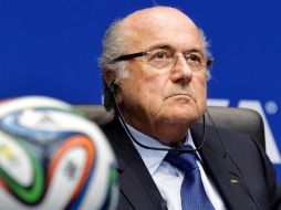 Joseph Blatter deja de lado los supuestos pagos por dos MDD que se habrían realizado a funcionarios. AP /