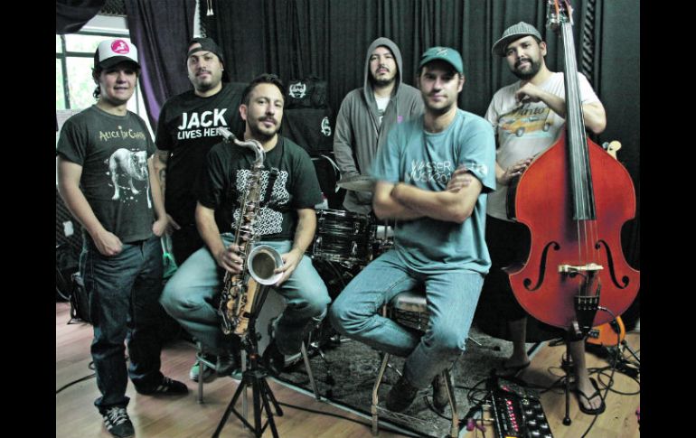 La banda tapatía Troker se suma al evento  en Plaza de la Liberación.  /