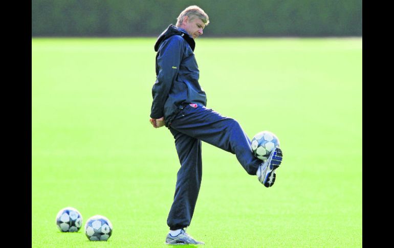 Wenger ganó tres ligas (1998, 2002 y 2004) y cuatro FA Cup (1998, 2002, 2003 y 2005). AFP /