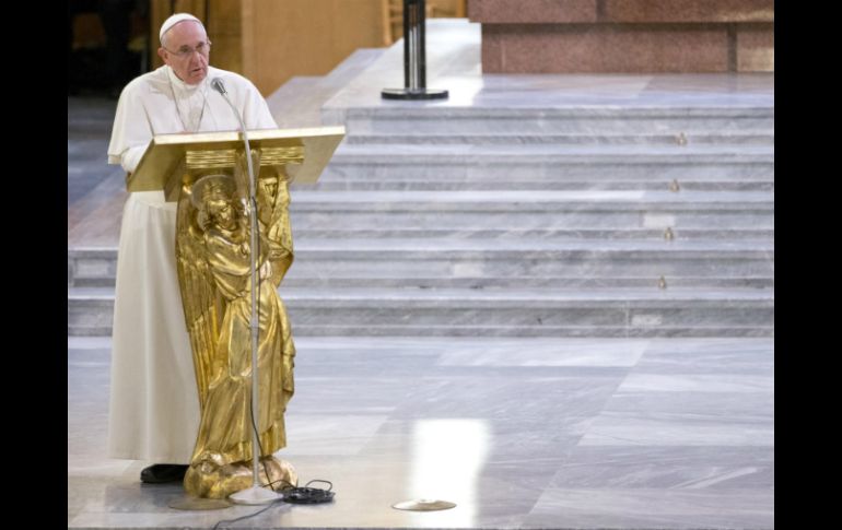 El Papa Francisco pide a los medios tratar temas de importancia ''no de manera sensacionalista, sino responsable''. ARCHIVO /