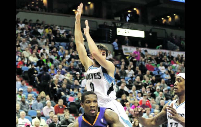 Decisivo. Eric Bledsoe anotó la canasta con la que Phoenix tomara la ventaja final. AP /