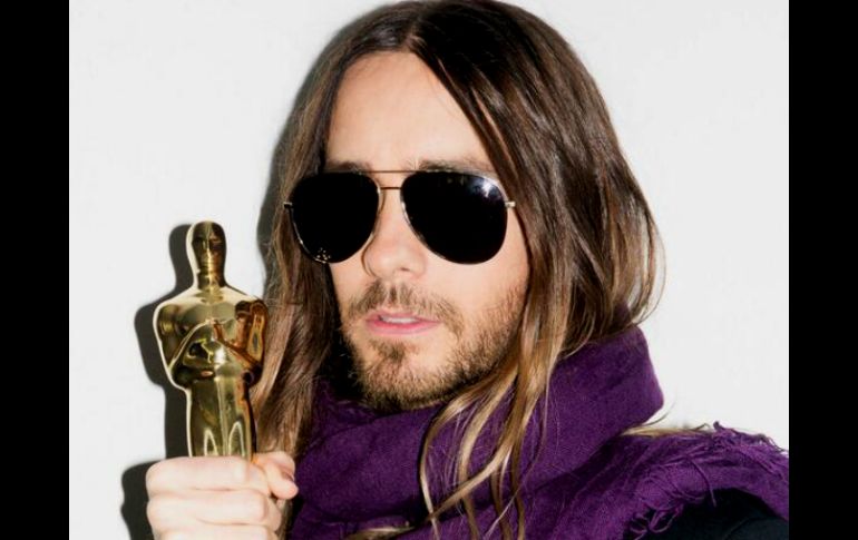 Jared Leto, ganó la estatuilla a mejor actor de reparto, gracias a la interpretación de su personaje transexual 'Rayon'. ESPECIAL /