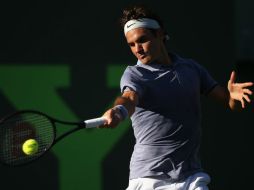 Federer sacó provecho de su servicio y dejó la pizarra a su favor por 6-1 y 6-2 en 49 minutos. AFP /