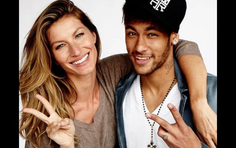 'Trabajo de hoy con @giseleofficial y @mariotestino', escribió Neymar. ESPECIAL /