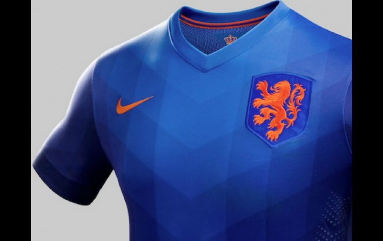 Esta será la camiseta que vestirán en el gran torneo. Twitter: @NikeStoreEurope. ESPECIAL /