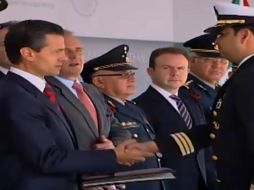 Enrique Peña Nieto encabeza la entrega de menciones honoríficas a las unidades de la Armada, Ejército y Fuerza Aérea. ESPECIAL /