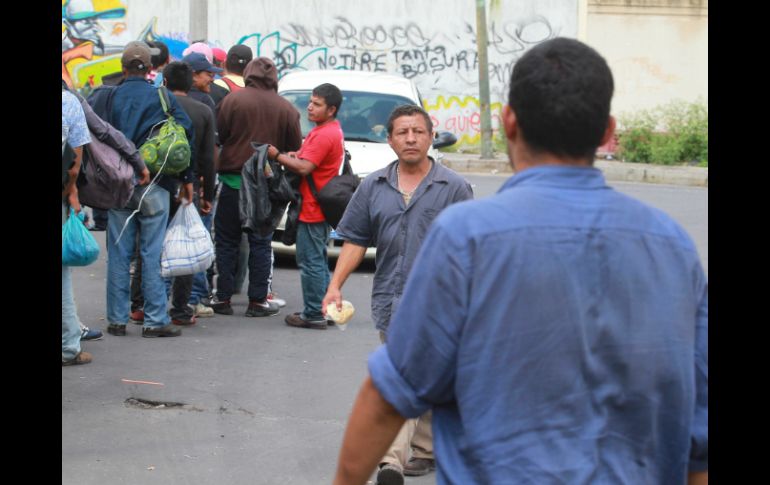 Autoridades trasladan a los migrantes a la ciudad de Comitán de Domínguez para su proceso de repatriación. ARCHIVO /