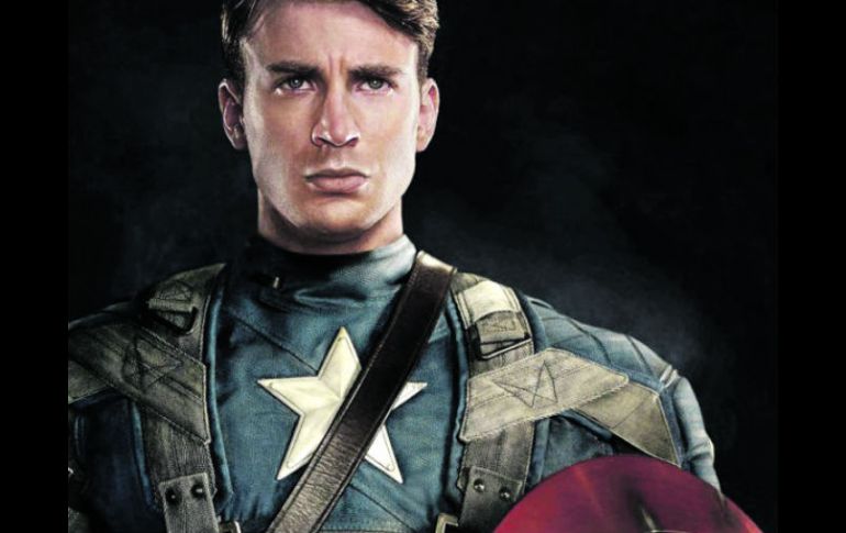 Chris Evans protagoniza el filme, al lado de Scarlett Johansson y Sebastian Stan.  /