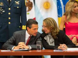 El Presidente Enrique Peña Nieto con la costarricense Rebeca Grynspan, nueva secretaria General Iberoamericana. ESPECIAL /