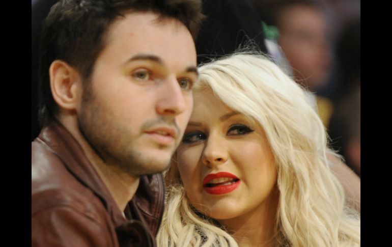 La cantante Christina Aguilera y su prometido Matt Rutler se convertirán en padres de una niña. ARCHIVO /