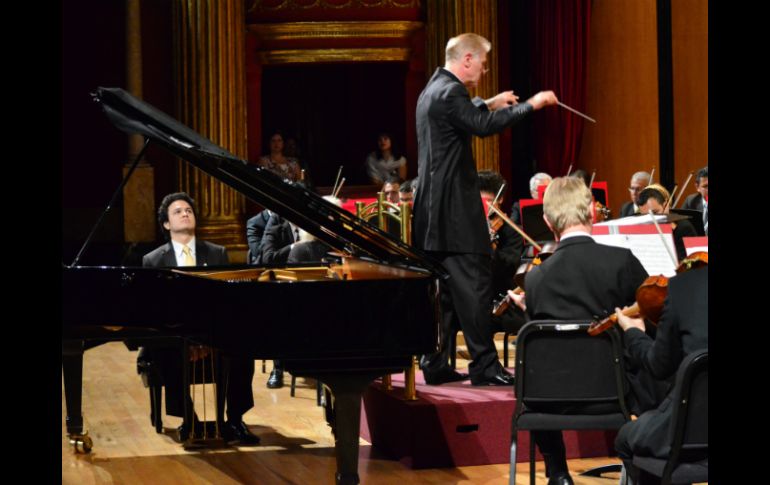 Vázquez interpretó al lado de la OFJ el 'Concierto para piano No. 4 en Sol Menor, Opus 40'.  /