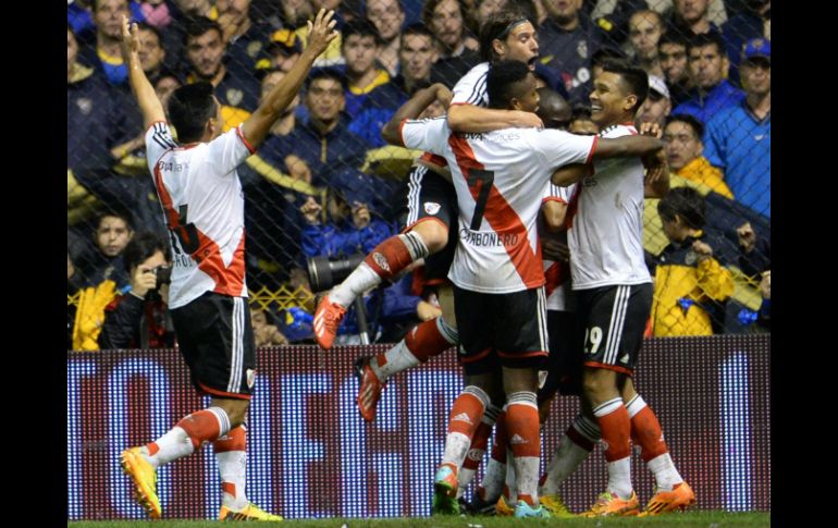 Jugadores del River Plate celebran su triunfo en La Bombonera. EFE /